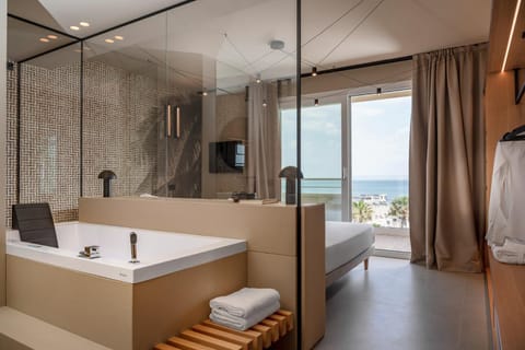 Bathroom, Sea view