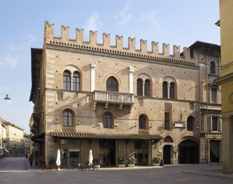 Property building, Day