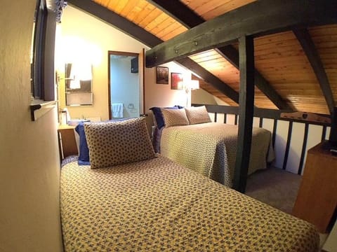 2 Bedrooms Standard Condos Condo in Mammoth Lakes
