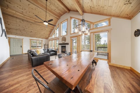 Living room, Dining area