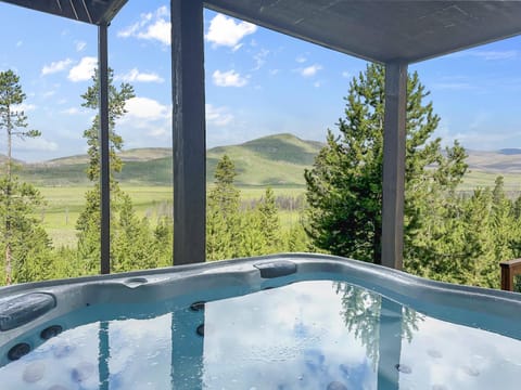 Hot Tub, Mountain view