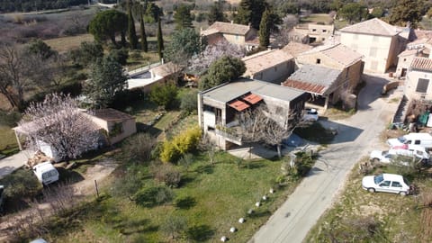 campdebaseventoux, vue sur le ventoux insolite House in Bédoin