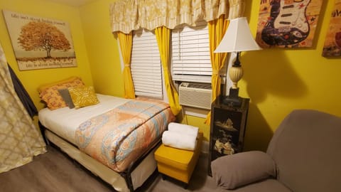 Room in Guest room - Yellow Rm Dover- Del State, Bayhealth- Dov Base Alojamiento y desayuno in Dover