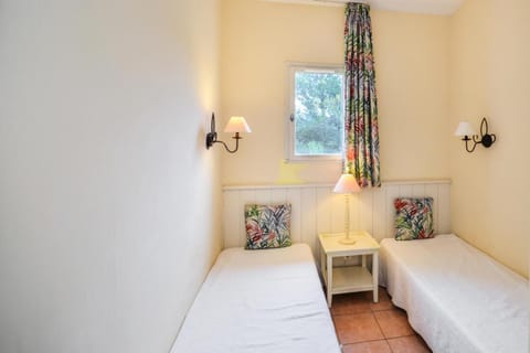 Bed, Bathroom, furniture