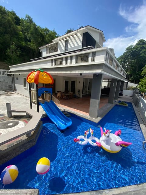 60PAX 9BR Villa Kids Swimming Pool, KTV, BBQ n Pool Tables near SPICE Arena Penang 9800 SQFT House in Bayan Lepas