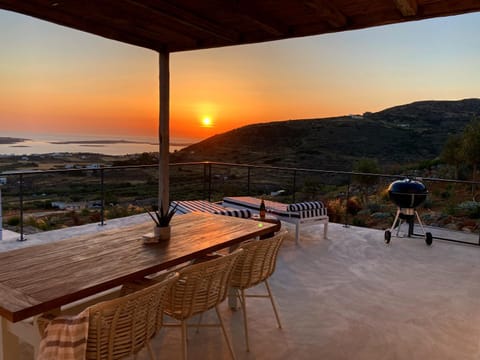 Balcony/Terrace, Dining area, Pool view, Sea view, Sunset