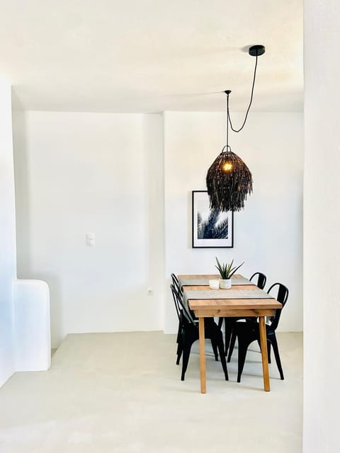 Dining area, kitchen