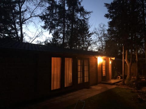 Kom tot rust op de Veluwe in nieuwe unieke blokhut Chalet in Putten