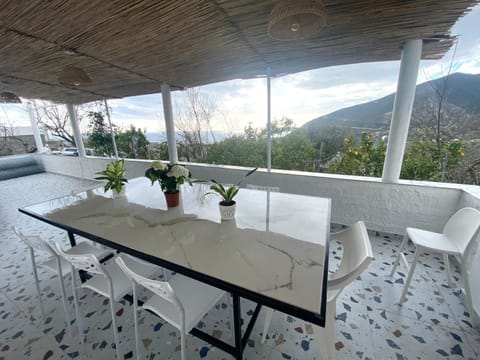 Balcony/Terrace, Mountain view