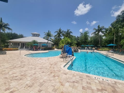 Pool view, Swimming pool, sunbed