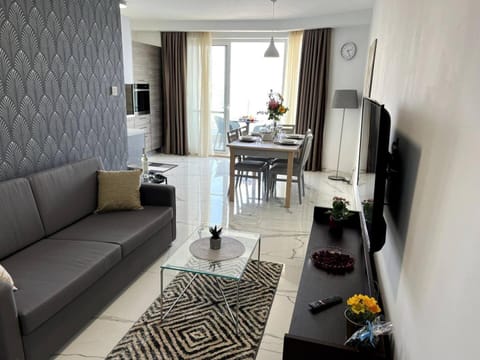 Dearborn Seafront Apartment in Saint Paul's Bay