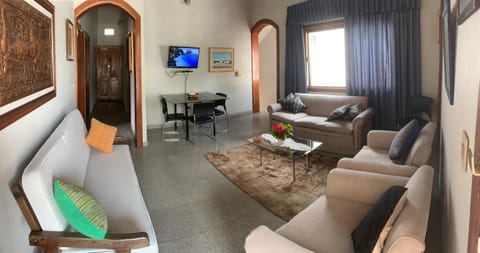 Amplio Departamento 3 habitaciones, excelente ubicación Condo in Asunción