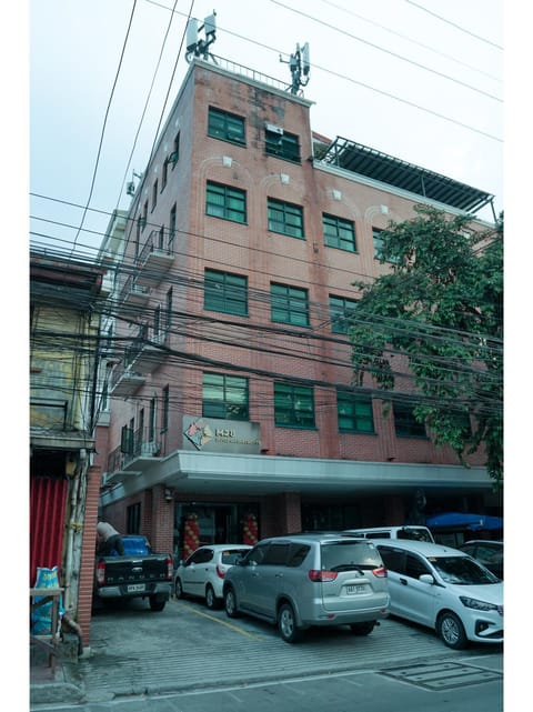 M28 Hotel and Apartments Hotel in Quezon City