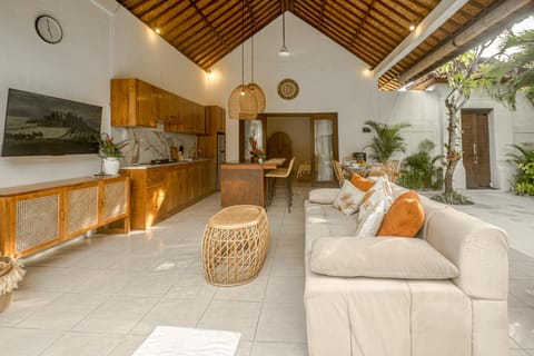 Kitchen or kitchenette, Living room, Seating area