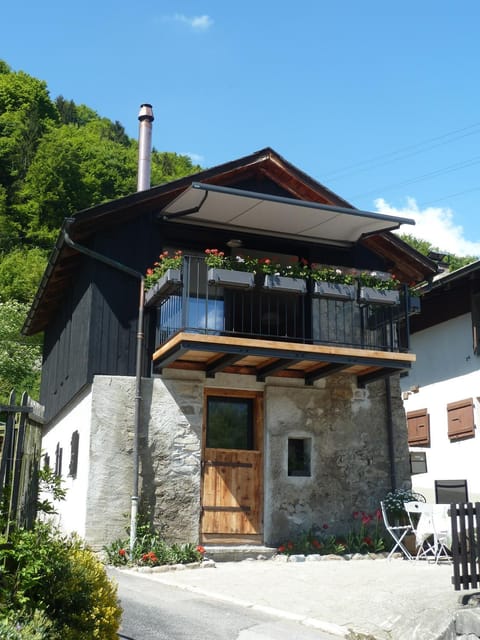 Nearby landmark, Facade/entrance, Natural landscape, Balcony/Terrace, Mountain view