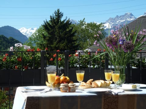 Natural landscape, Balcony/Terrace, Mountain view, Street view