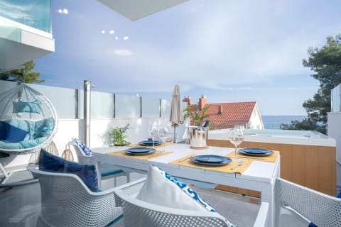 Hot Tub, Balcony/Terrace, Seating area, Sea view, sunbed