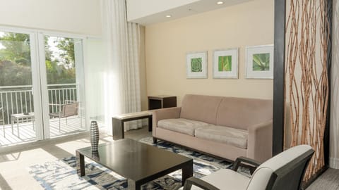 Modern Private Studio - King bed, Jacuzzi, Balcony and Pool Apartment hotel in Doral