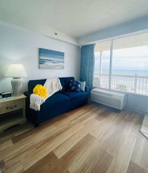 Daytona Beach Resort Oceanfront CondoStudio Apartment hotel in Holly Hill