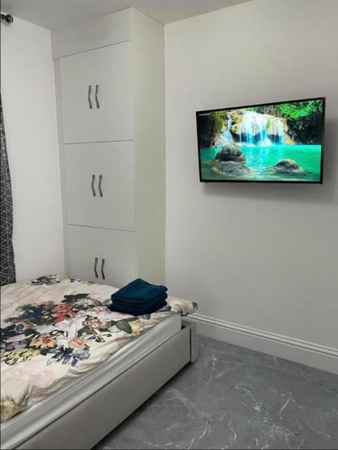 Entire 5 Star Luxury Whalley House Wifi TV Luxury Condo in Burnley