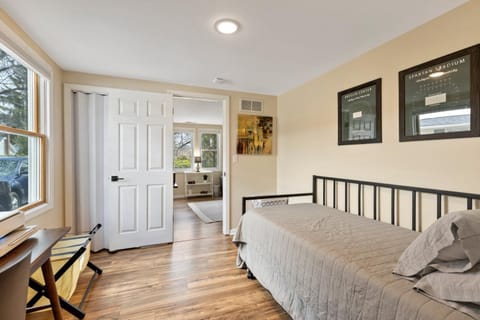 Perfect Location Walk to MSU Campus High End Mattresses Fast Wi-Fi Maison in East Lansing