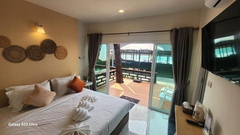Samet Lucky's Resort Bed and Breakfast in Phe