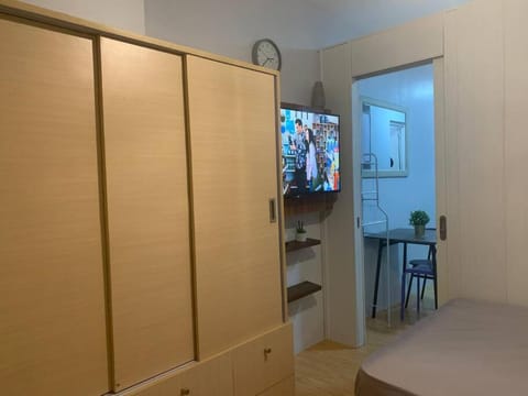 Minimalist 1 Bedroom in Alabang near Molito and ATC with WiFi & Netflix m Apartment in Las Pinas