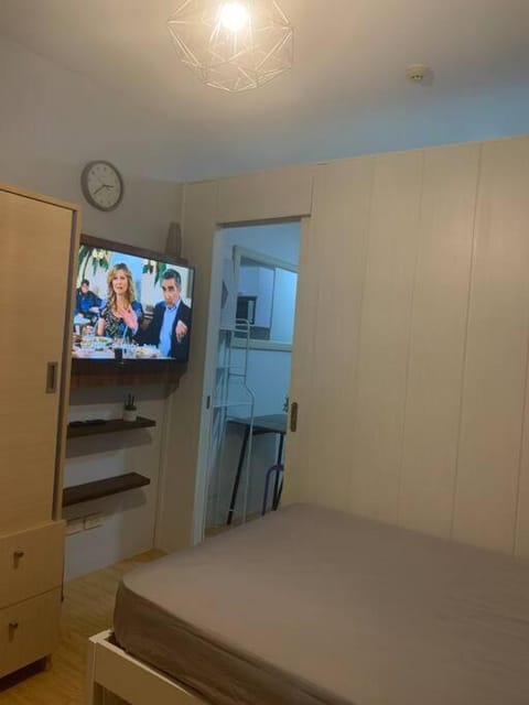 Minimalist 1 Bedroom in Alabang near Molito and ATC with WiFi & Netflix m Apartment in Las Pinas