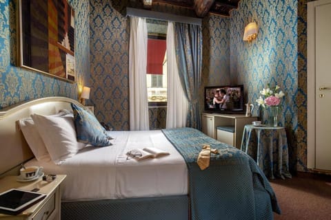 Residenza Canova Tadolini - Guesthouse Bed and Breakfast in Rome