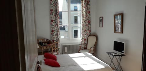 Chambre d'Hôtes Marchand Bed and Breakfast in Angers