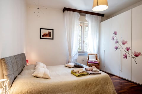 Bathroom, Bedroom, Garden view, Breakfast, hair dryier, locker, towels, towels, washing machine