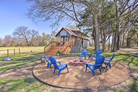 Cozy McKinney Tiny Home with Porch and Fire Pit! House in McKinney