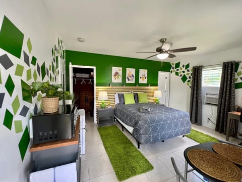 Beach Chairs & Strong Wifi Apartment in Wilton Manors