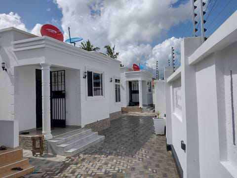 Mkamiti Villa - Airport Hotel Condo in City of Dar es Salaam