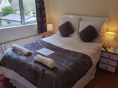 Bed, Photo of the whole room, Bedroom, towels