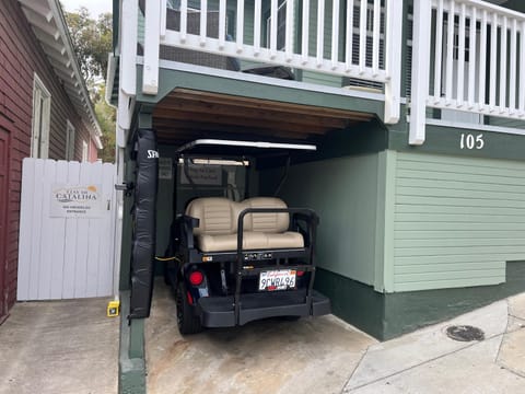 Catalina Three Bedroom Home With Hot Tub And Golf Cart House in Avalon