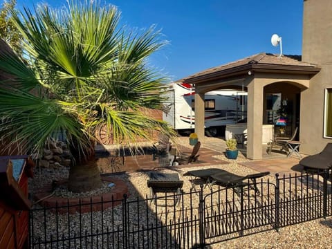 Tiny RV Stone pool Inn, Pets stay free, Zion National Park, your private Oasis! Bed and Breakfast in Washington