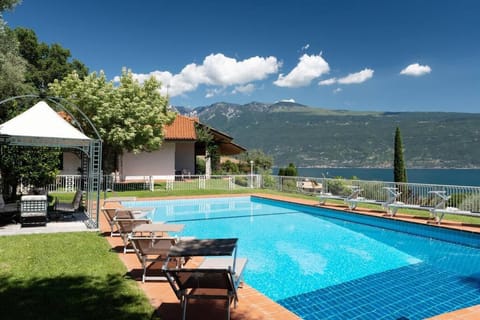 Villa Aurora- Villa esclusiva con piscina e splendida vista lago Villa in Gargnano