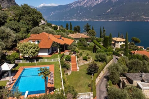 Villa Aurora- Villa esclusiva con piscina e splendida vista lago Villa in Gargnano