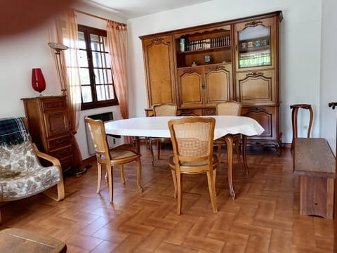 Charmante maison avec terrasse aux portes de l'Ardèche Villa in Pont-Saint-Esprit