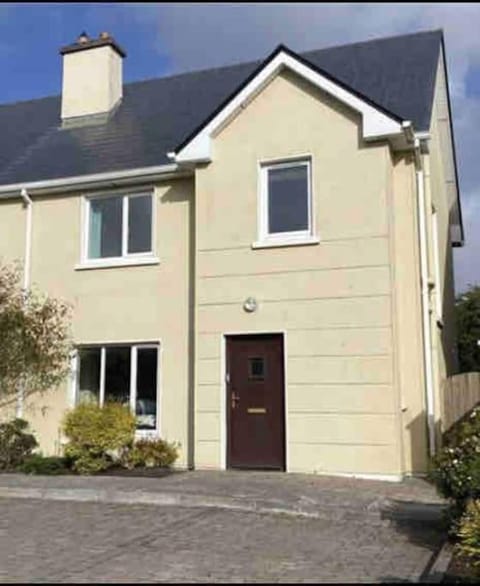 Property building, Facade/entrance, Parking
