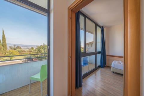 Bed, Natural landscape, View (from property/room), Balcony/Terrace, Bedroom