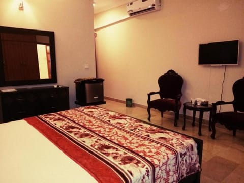 Royal Galaxy Bed & Breakfast E-11 Islamabad - For Families Only Alojamiento y desayuno in Islamabad