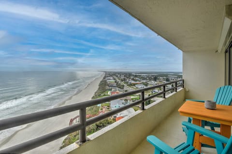 Daytona Beach Shores Condo with Balcony, Views! Apartment in Daytona Beach Shores