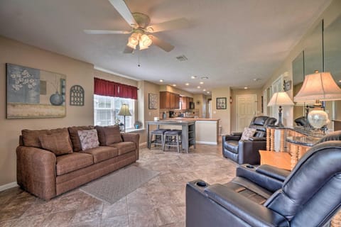 Resort Condo with Covered Patio and Pool Access! Condominio in Hollister