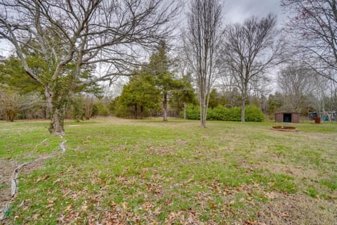 Shell Knob Home with Fire Pit, Near Table Rock Lake! House in Shell Knob