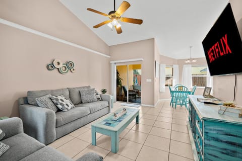 Sunset Serenity - 3BR Beach Townhome with outdoor patio - NEW HOT TUB, Steps to Ocean Fun! House in Melbourne