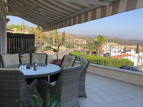 View (from property/room), Balcony/Terrace, Seating area, Mountain view