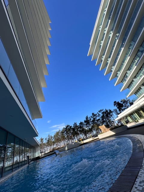 Property building, Day, Pool view, Swimming pool