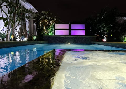 NoHo Luxury Oasis I saltwater pool-spa I sleeps up to 8 I 15 mins from Hollywood Villa in North Hollywood